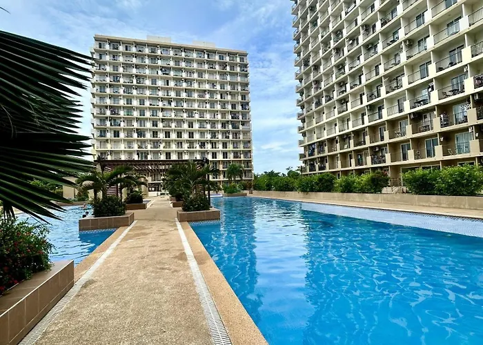 Retreat With Balcony And Pool *